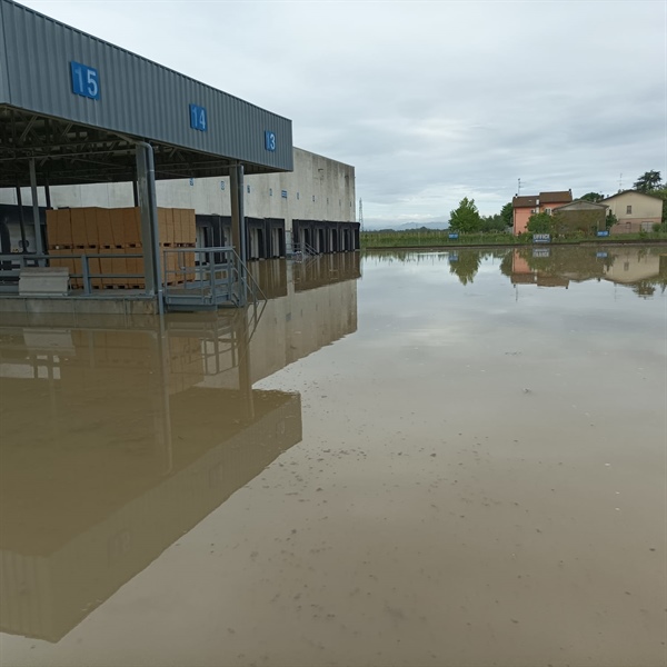 Alluvione in Romagna, Conserve Italia riparte con produzione di succhi e spedizione merci.... 